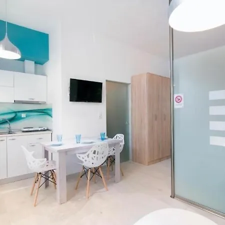 Lena 3 Апарт-отель 3*